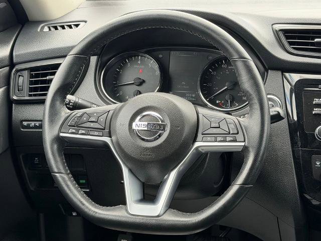 Used 2017 Nissan Rogue SV AWD/4WD image 12