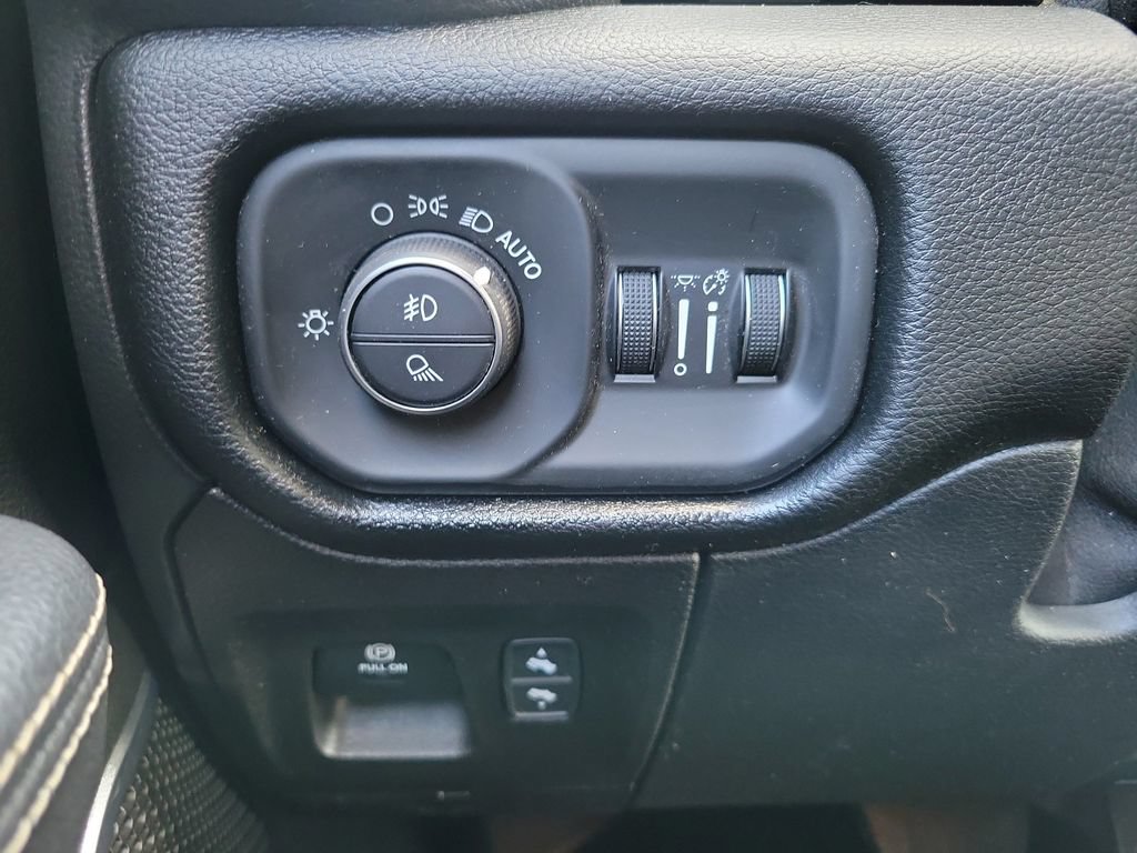 Used 2022 RAM 1500 Laramie AWD/4WD image 16