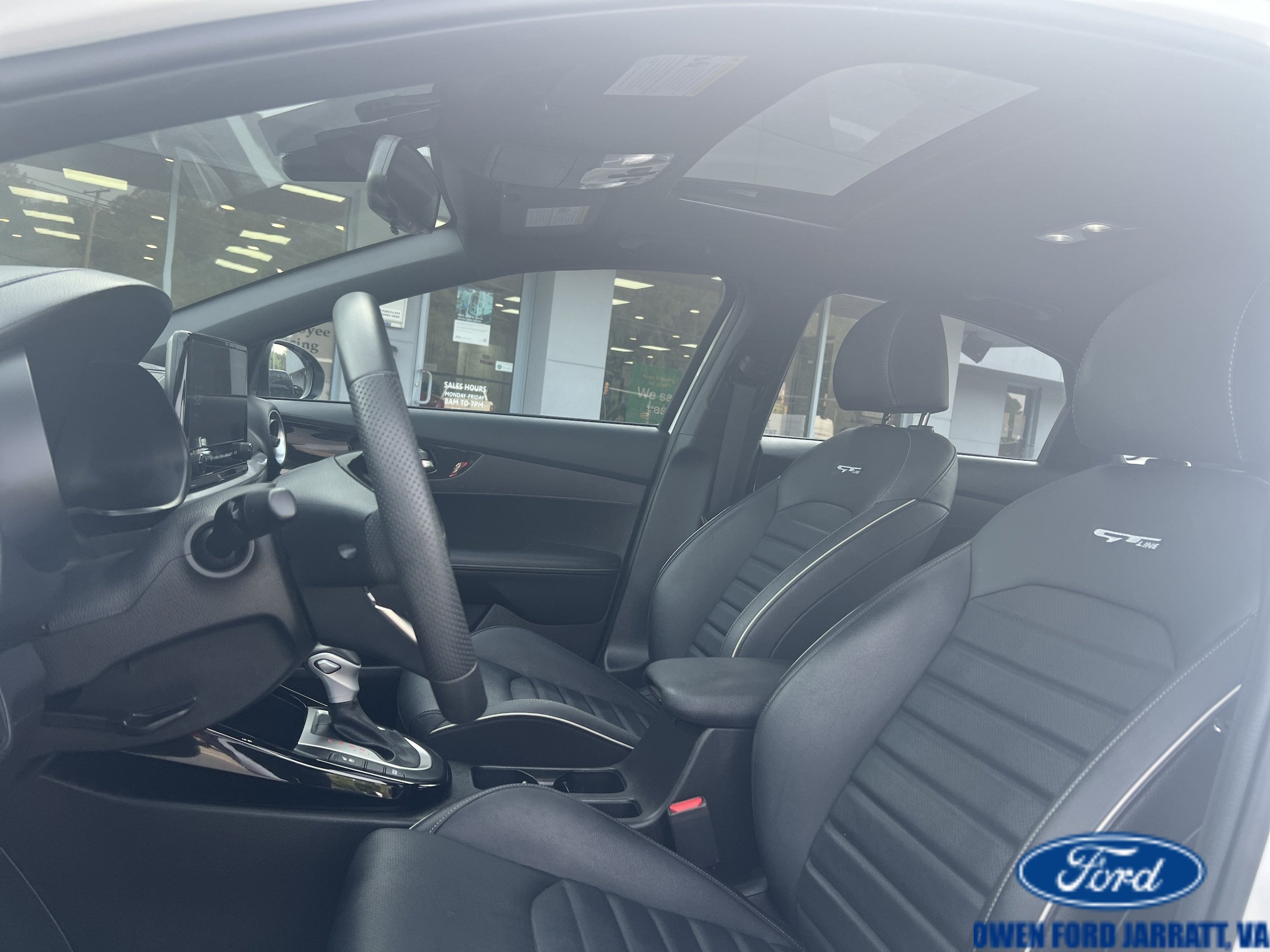 Used 2023 Kia Forte GT-Line w/ GT-Line Premium Package FWD image 7