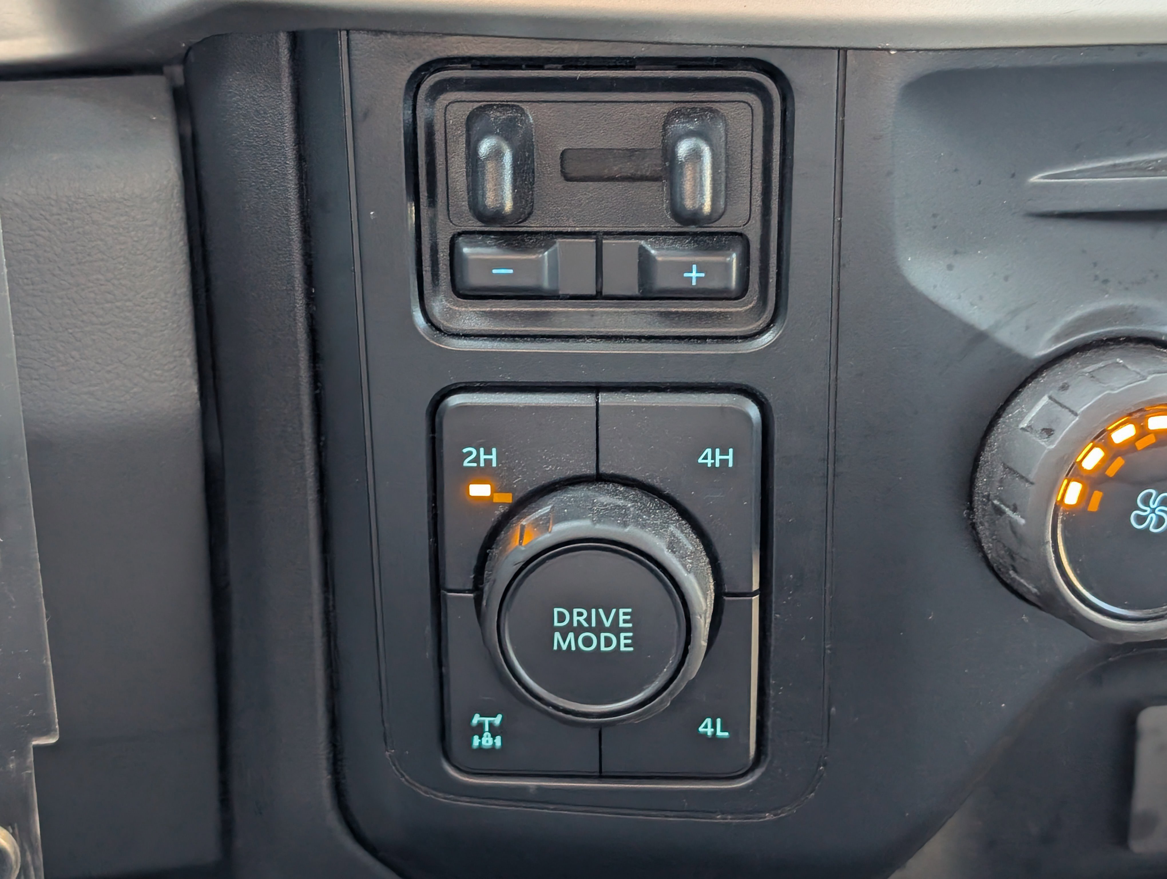 Certified 2023 Ford F350 XLT w/ 360-Degree Camera Package image 26