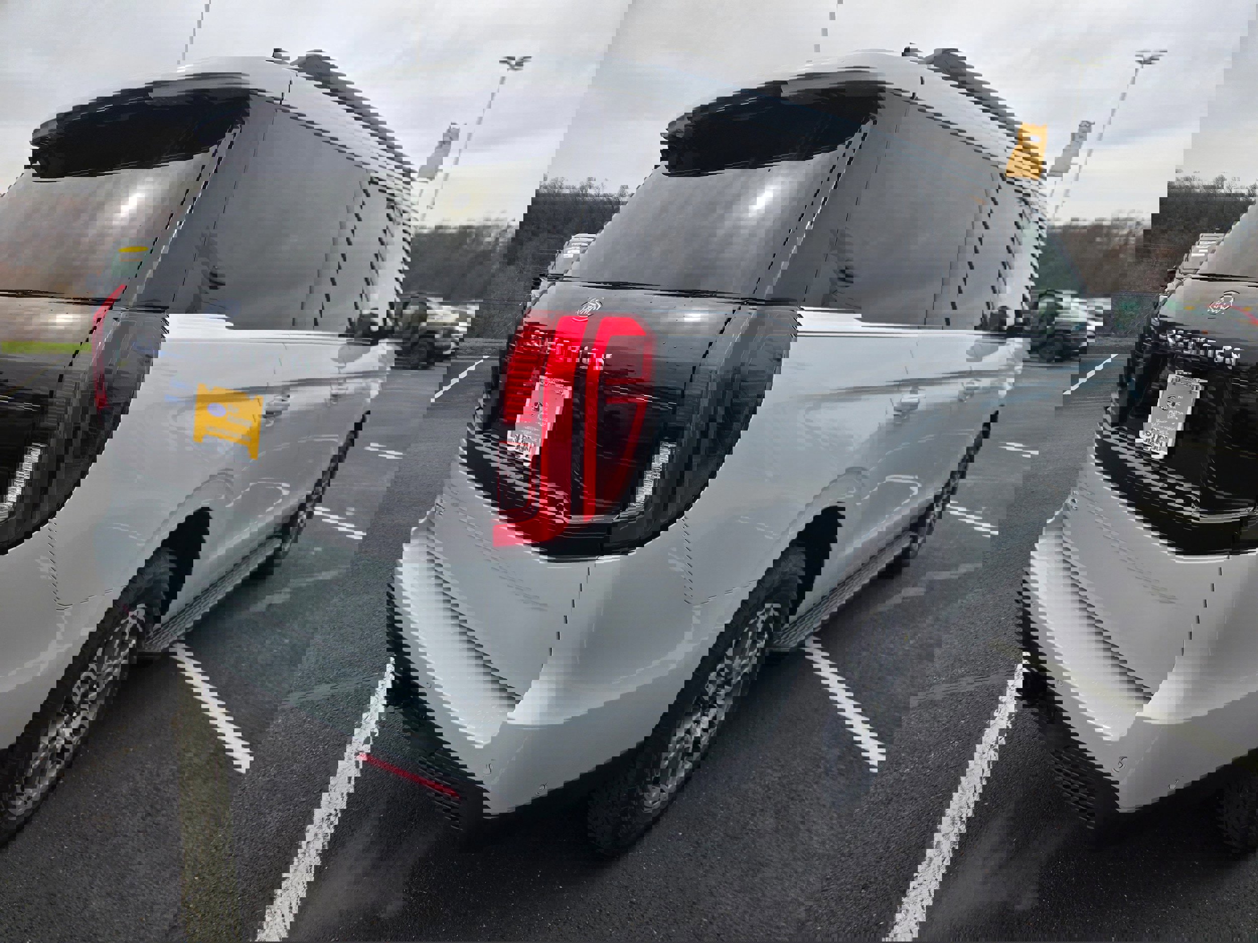 Certified 2025 Ford Expedition Active image 3