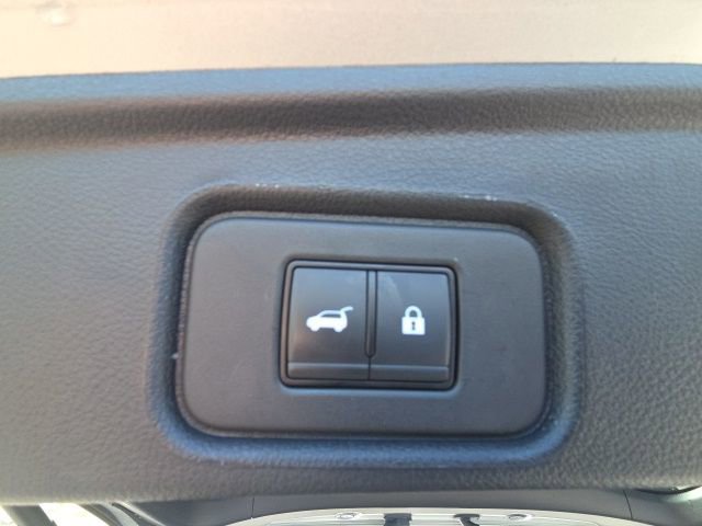 Used 2025 Nissan Pathfinder SV FWD image 13