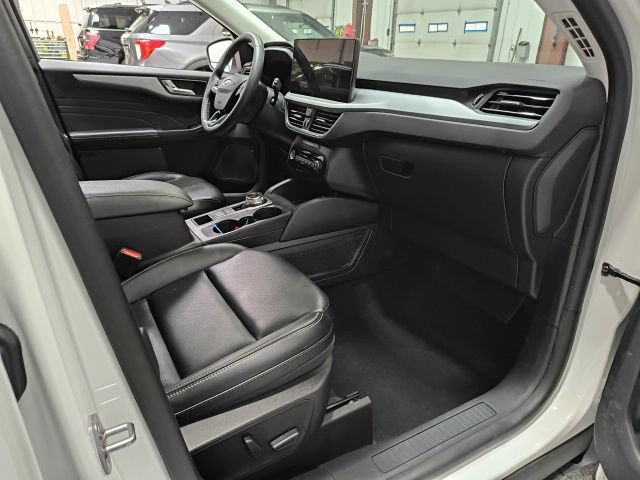 Certified 2023 Ford Escape Platinum AWD/4WD image 23