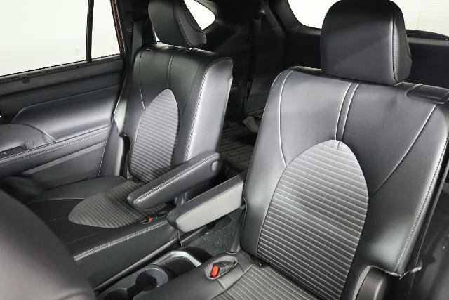 Used 2022 Toyota Highlander XSE AWD/4WD image 9