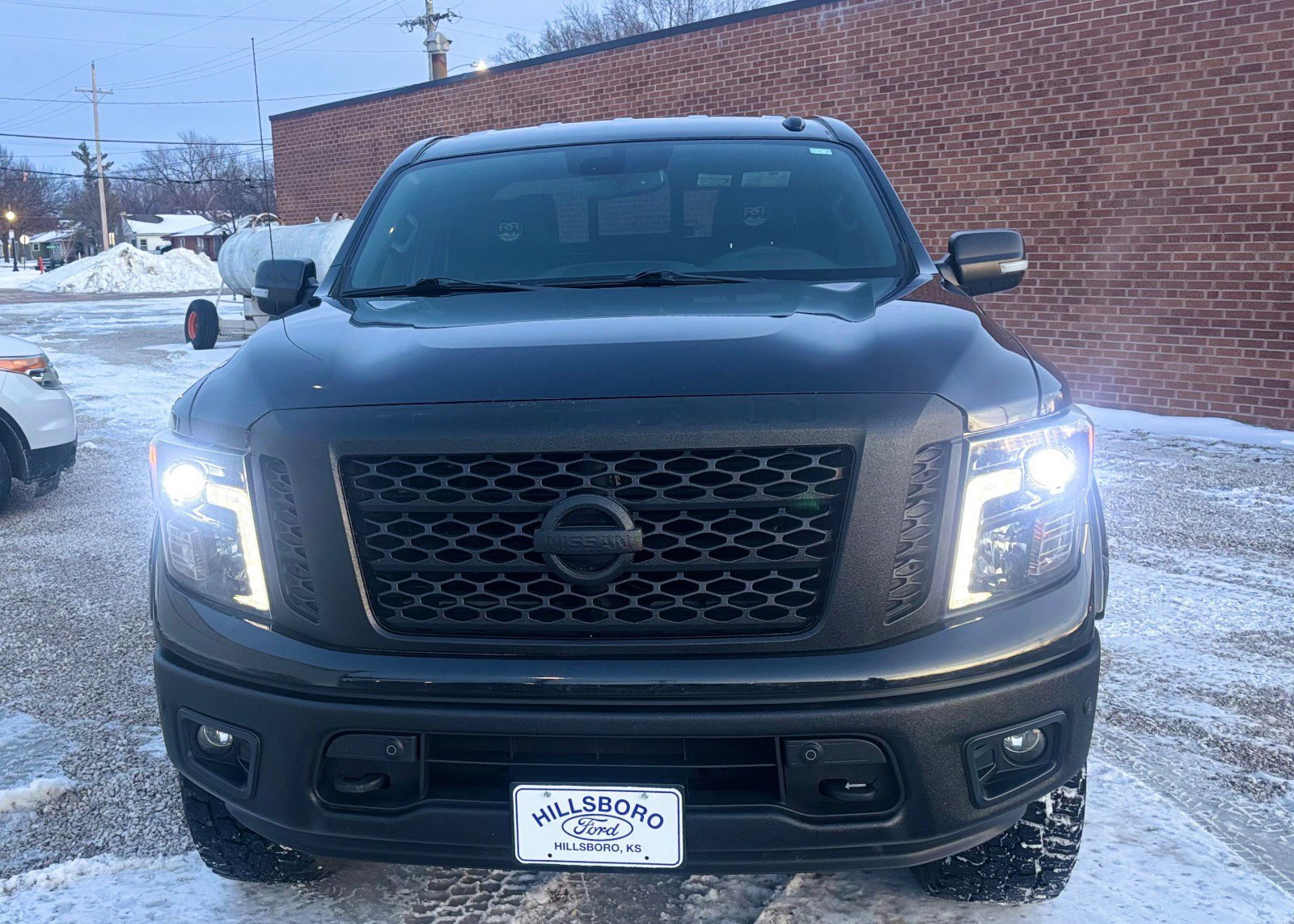 Used 2019 Nissan Titan SV w/ SV Convenience Package image 8