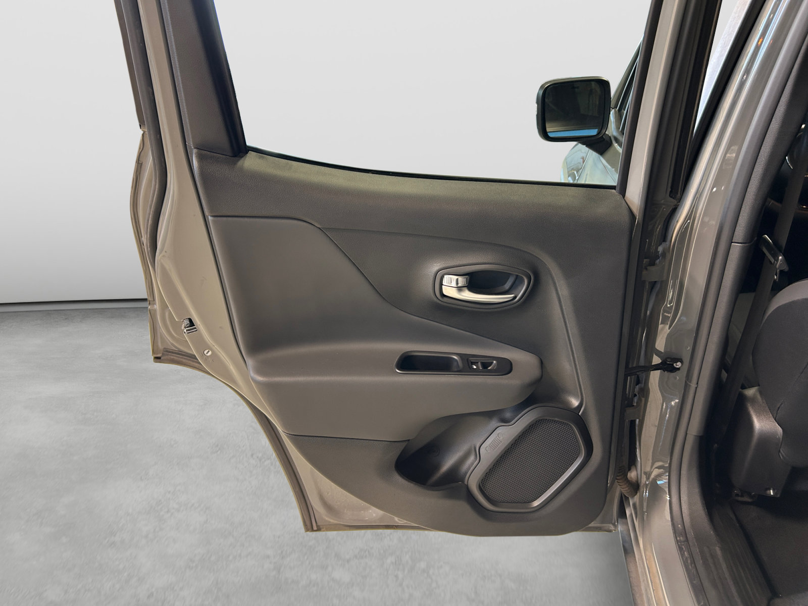 Used 2020 Jeep Renegade Altitude FWD image 18