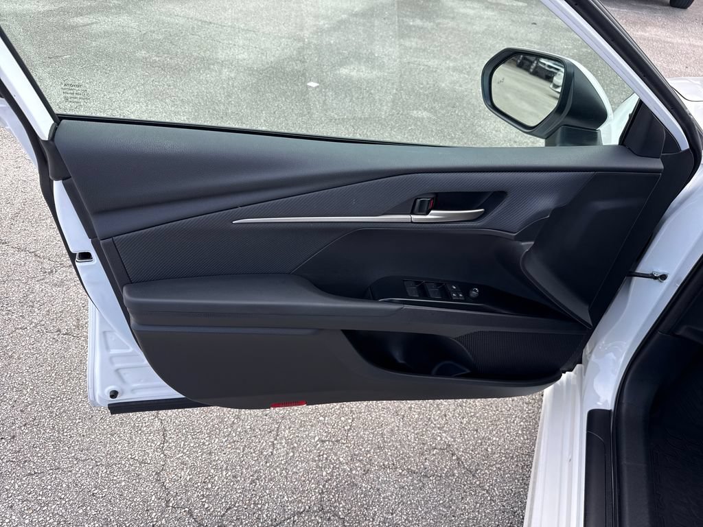 Used 2025 Toyota Camry SE FWD image 13