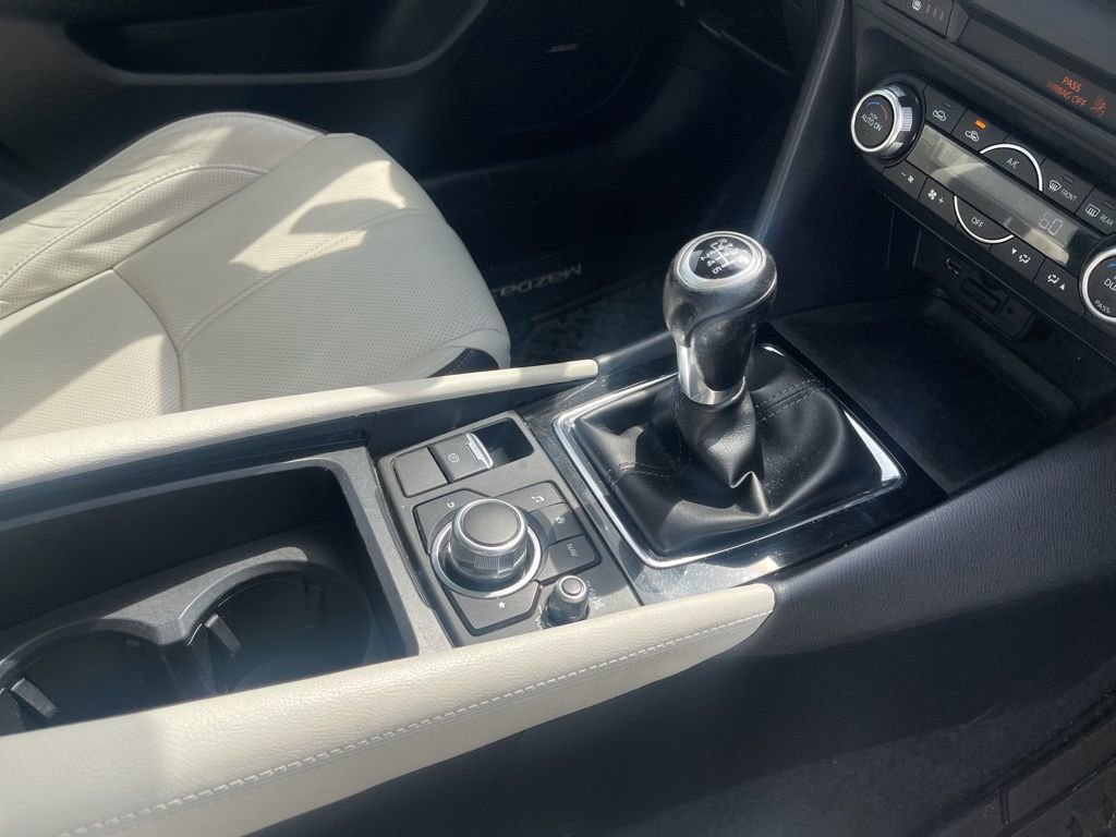 Used 2018 MAZDA MAZDA3 Grand Touring w/ Premium Equipment Package FWD image 16