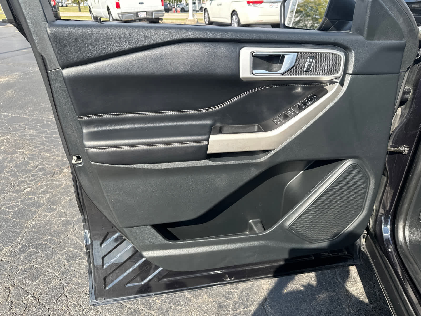 Certified 2022 Ford Explorer XLT w/ Equipment Group 202A image 28