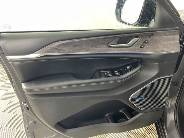 Used 2024 Jeep Grand Cherokee Overland w/ Adv Protech Group III image 16