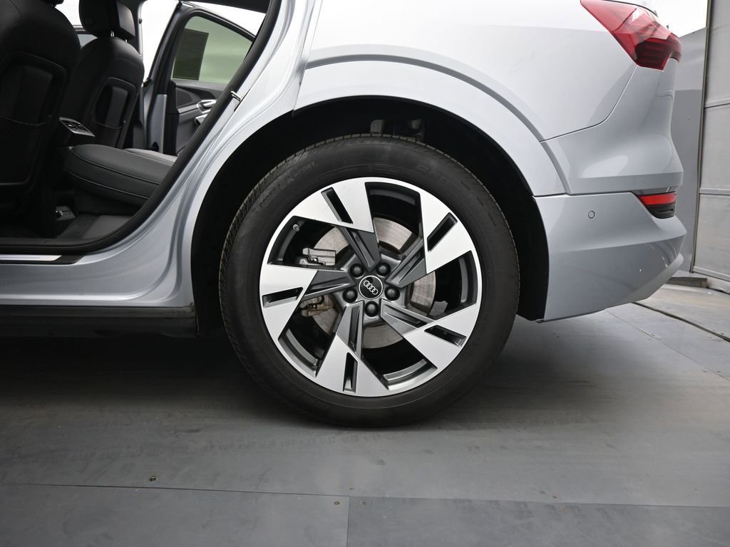 Used 2022 Audi e-tron Premium Plus image 22