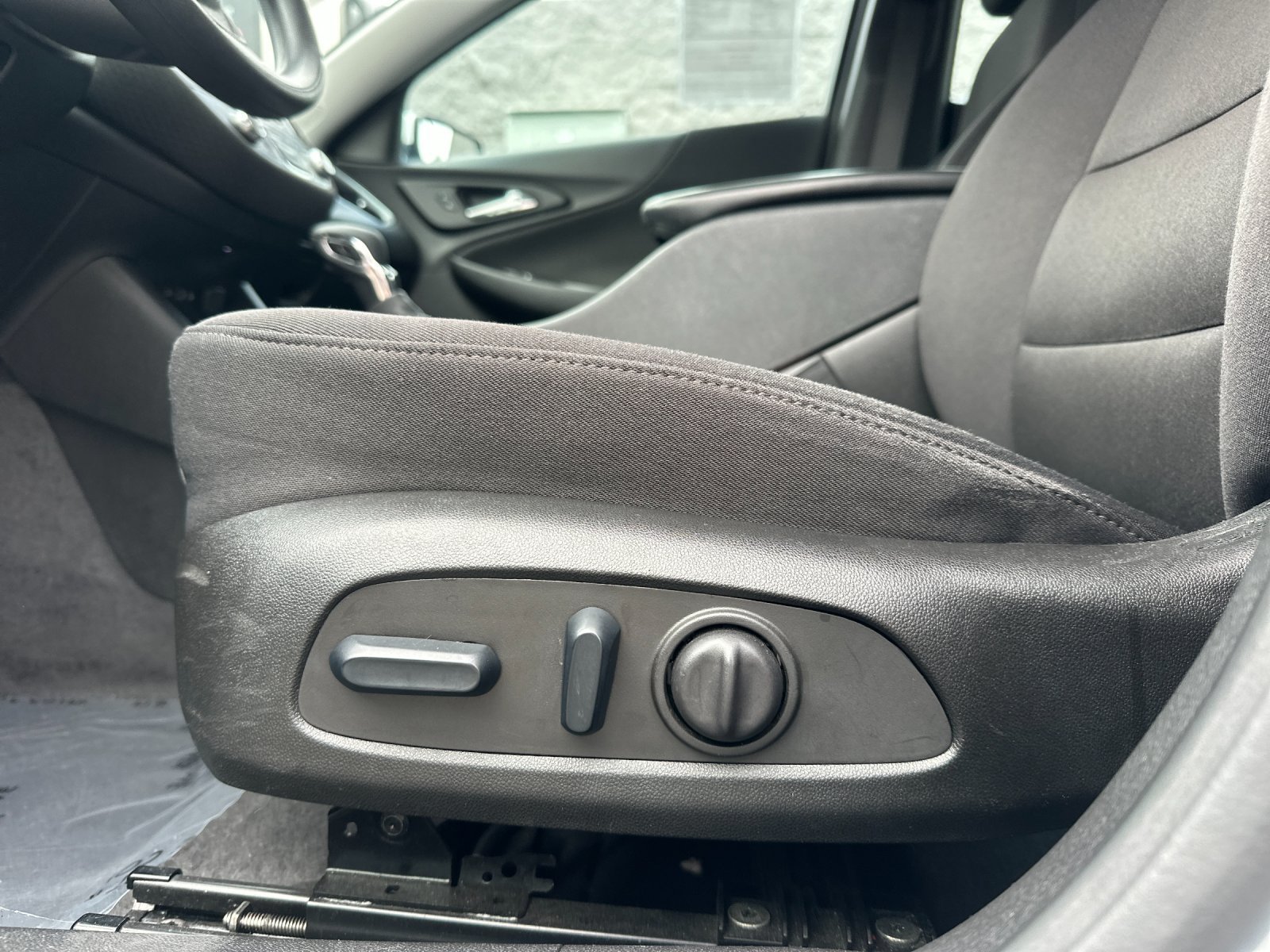 Used 2024 Chevrolet Malibu LT FWD image 12