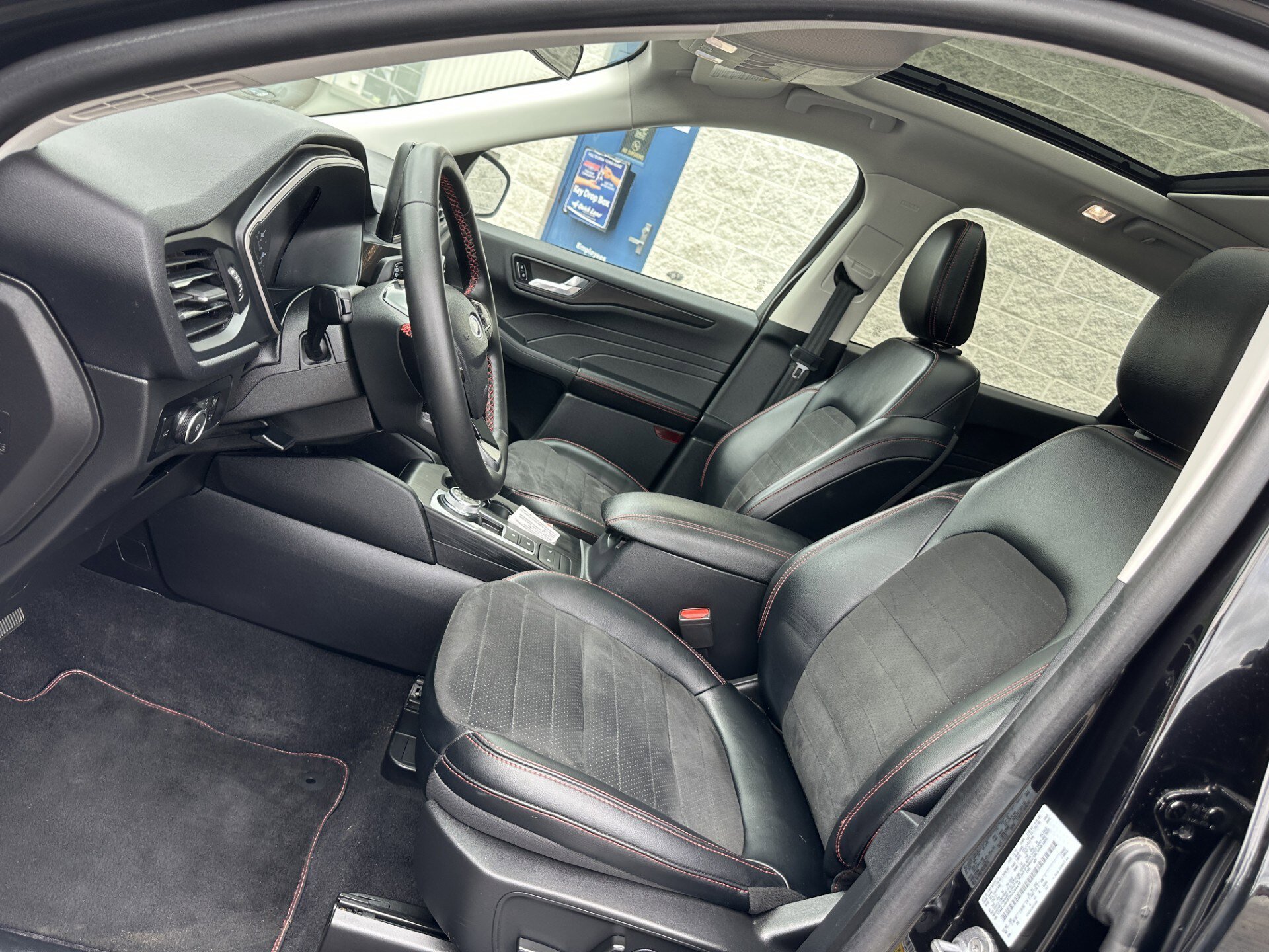 Certified 2022 Ford Escape SEL w/ SEL Stealth AWD Package image 9