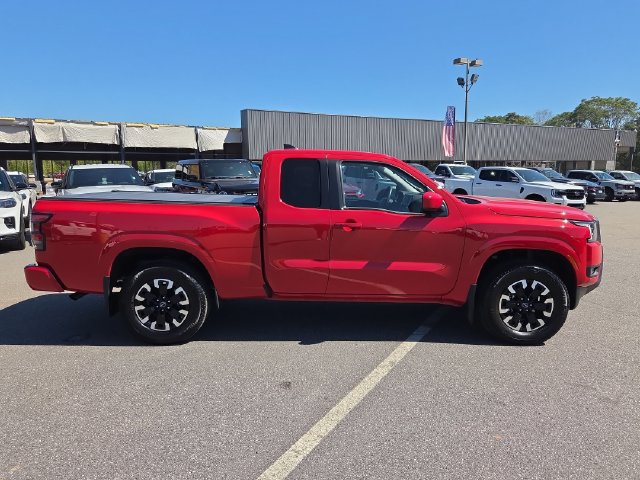 Used 2025 Nissan Frontier SV w/ SV Convenience Package AWD/4WD image 2
