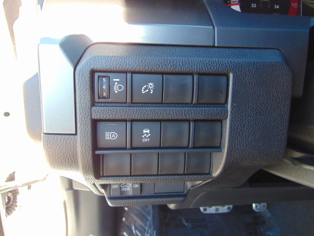 Used 2025 Toyota Tacoma TRD Sport AWD/4WD image 19