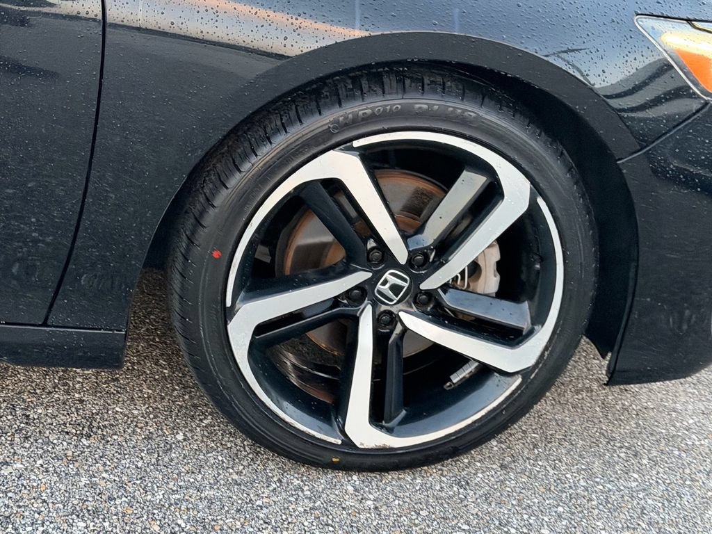 Used 2018 Honda Accord Sport image 9
