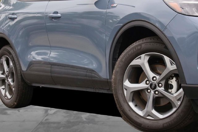 Certified 2025 Ford Escape ST-Line AWD/4WD image 3