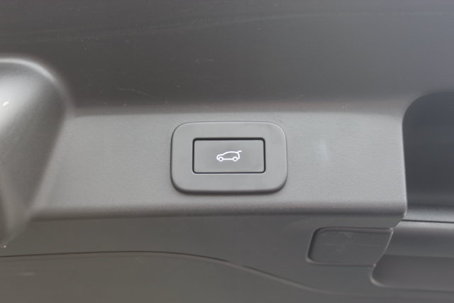 Used 2025 Jaguar F-PACE R-Dynamic S AWD/4WD image 19