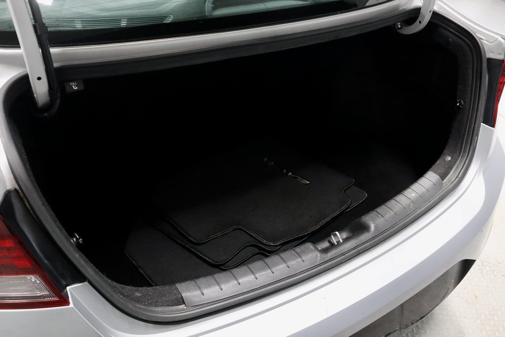 Used 2020 Hyundai Elantra Limited w/ Cargo Package (C1) image 12