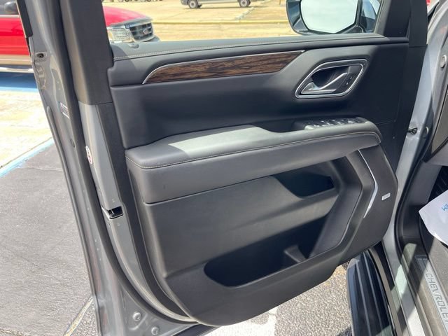 Used 2024 Chevrolet Suburban Premier w/ Premium Package RWD image 13