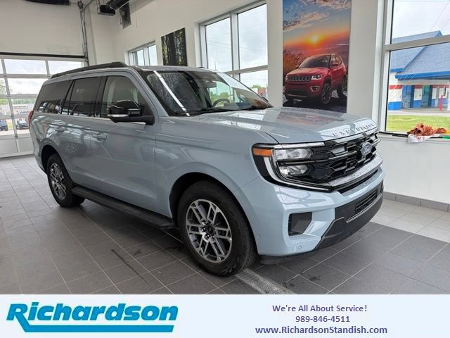 Certified 2025 Ford Expedition Active AWD/4WD image 1