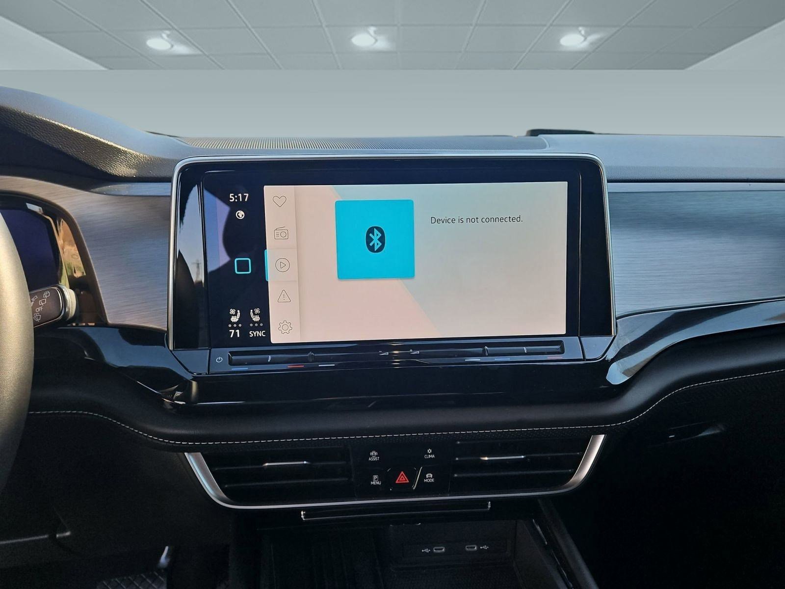 Used 2025 Volkswagen Atlas Cross Sport SE image 23