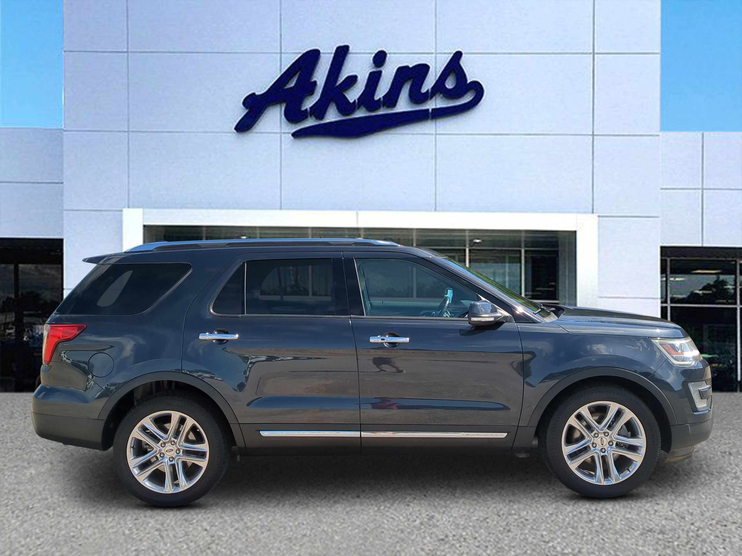 Certified 2017 Ford Explorer Limited FWD image 1