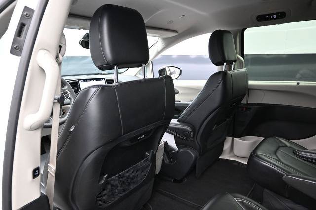 Used 2024 Chrysler Pacifica Touring-L FWD image 22