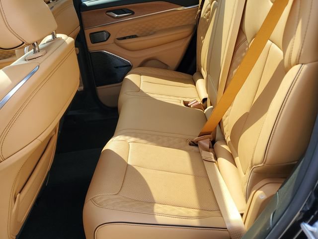 Used 2024 Jeep Grand Cherokee Summit AWD/4WD image 28