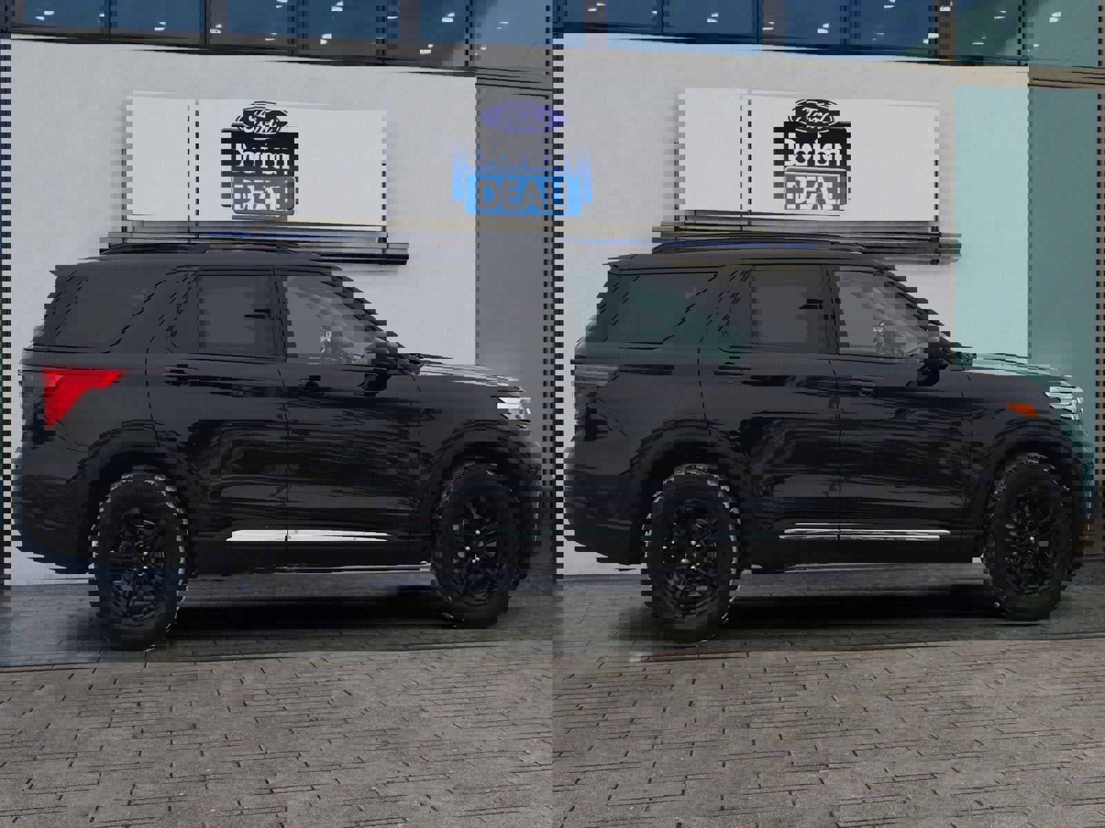 Certified 2022 Ford Explorer XLT w/ Equipment Group 202A image 6