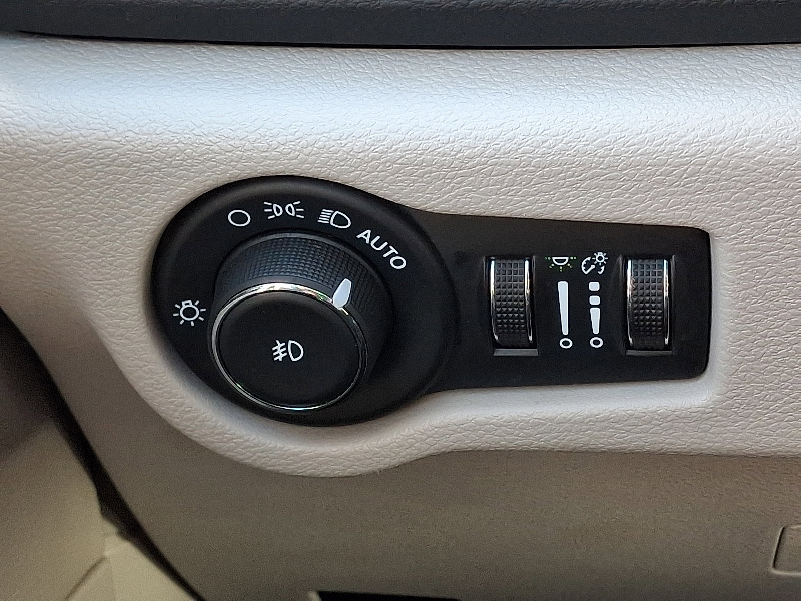 Used 2024 Chrysler Pacifica Touring-L image 26