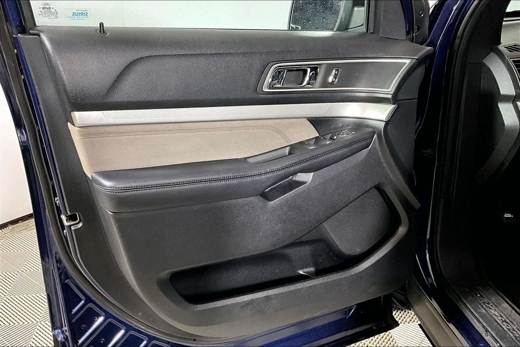 Certified 2017 Ford Explorer XLT w/ Equipment Group 202A FWD image 18