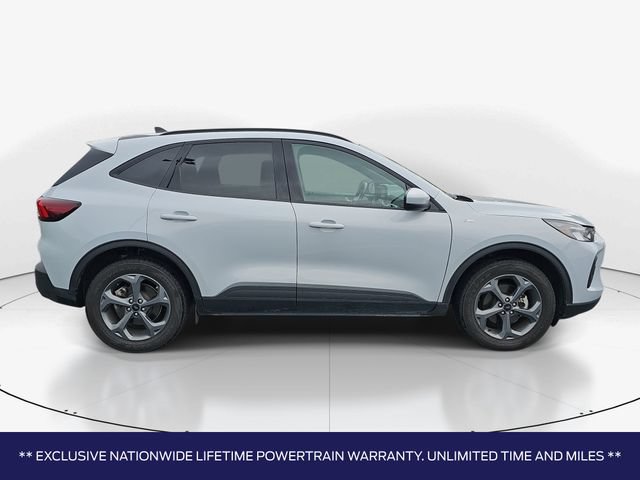 Certified 2025 Ford Escape ST-Line Select AWD/4WD image 3
