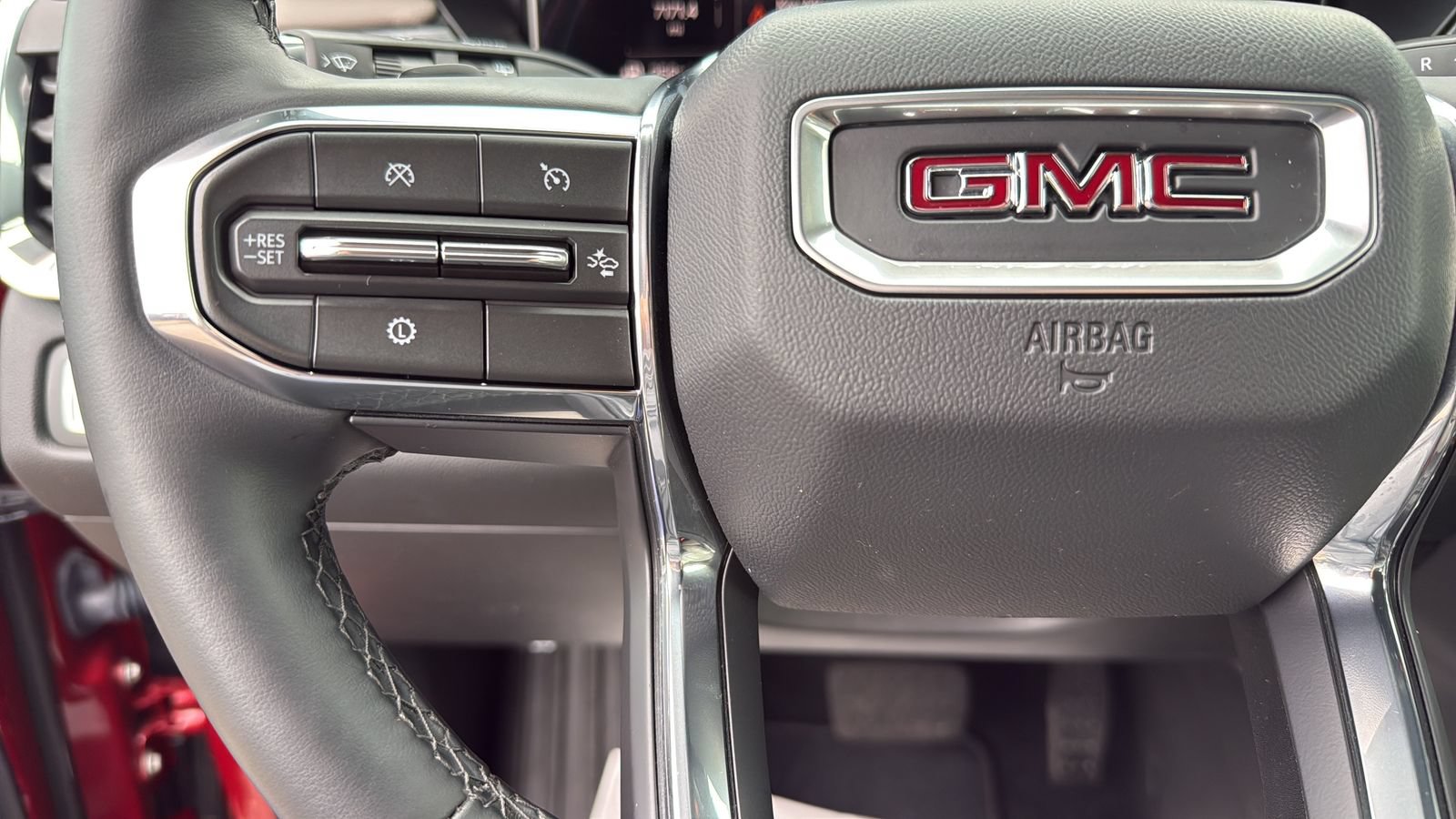 Used 2026 GMC Acadia Elevation w/ Elevation Premium Package FWD image 17