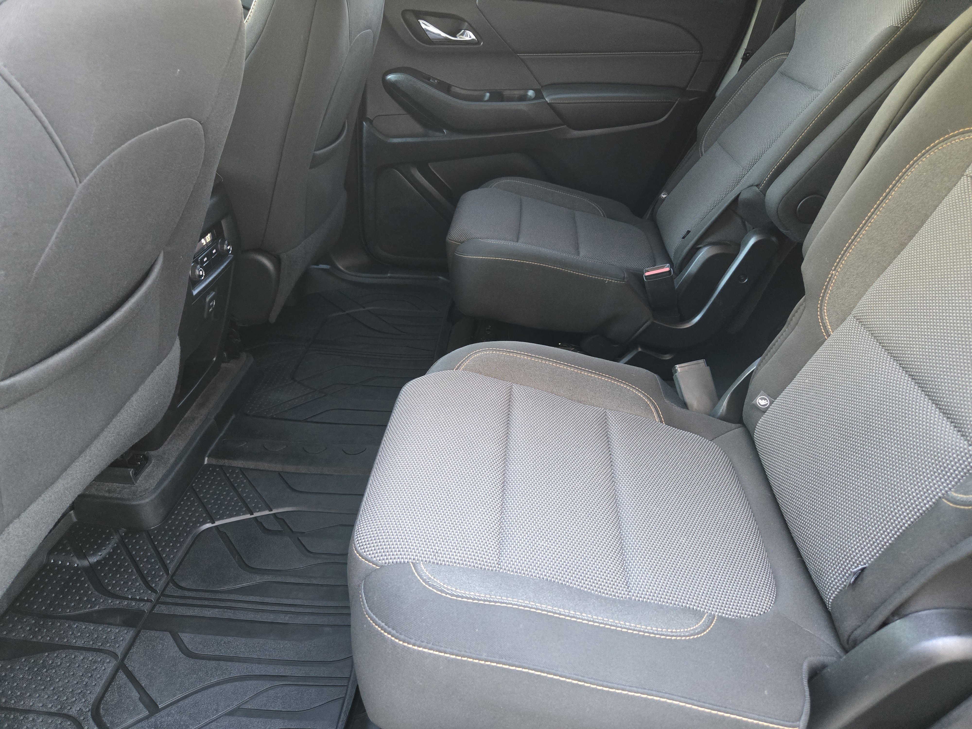 Used 2020 Chevrolet Traverse LT image 22