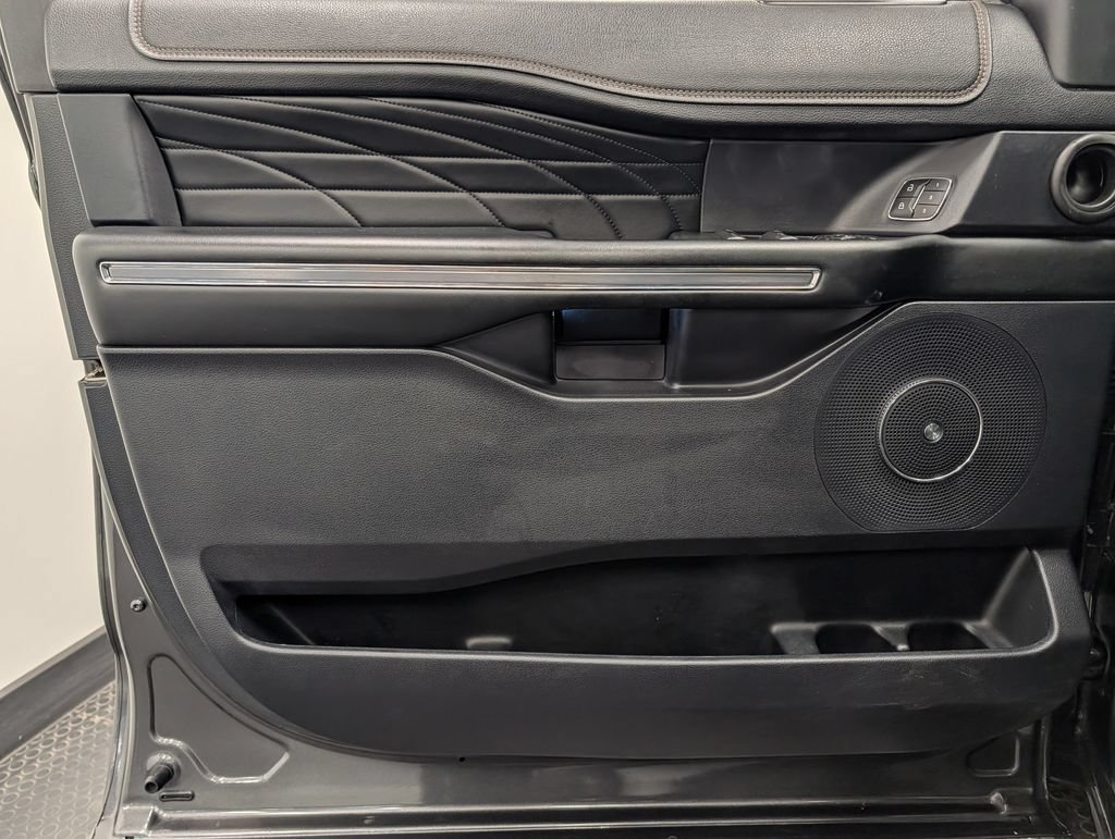 Certified 2019 Ford Expedition Platinum AWD/4WD image 11