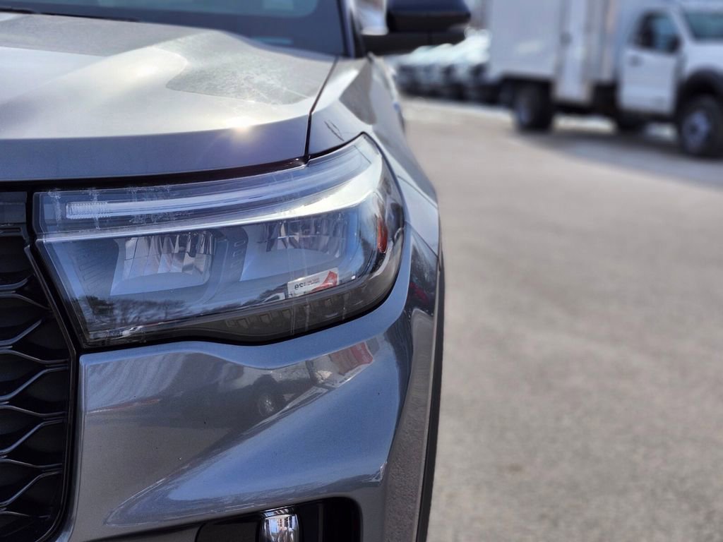 Certified 2025 Ford Explorer ST-Line image 10