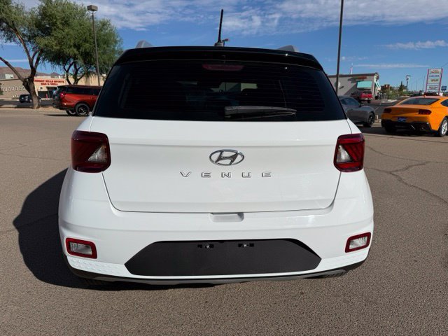 Used 2024 Hyundai Venue Limited FWD image 7