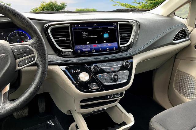Used 2021 Chrysler Pacifica Touring image 8