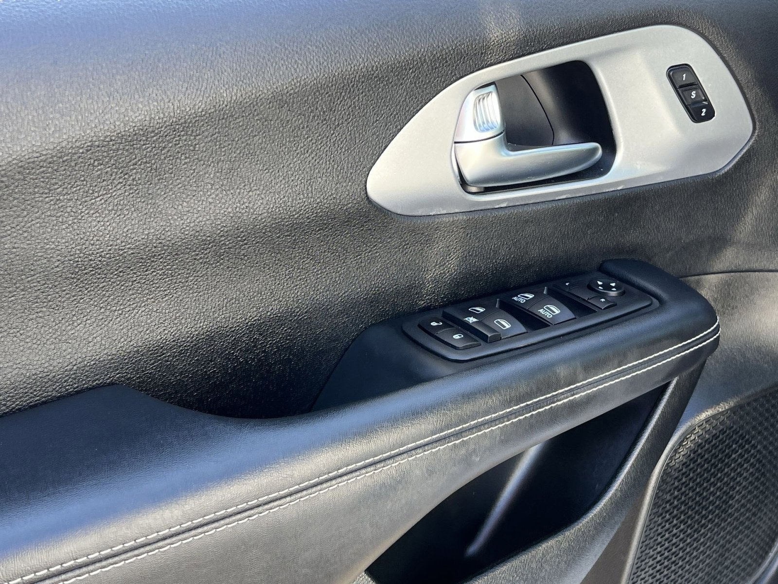 Used 2023 Chrysler Pacifica Touring-L w/ S Appearance Package image 15