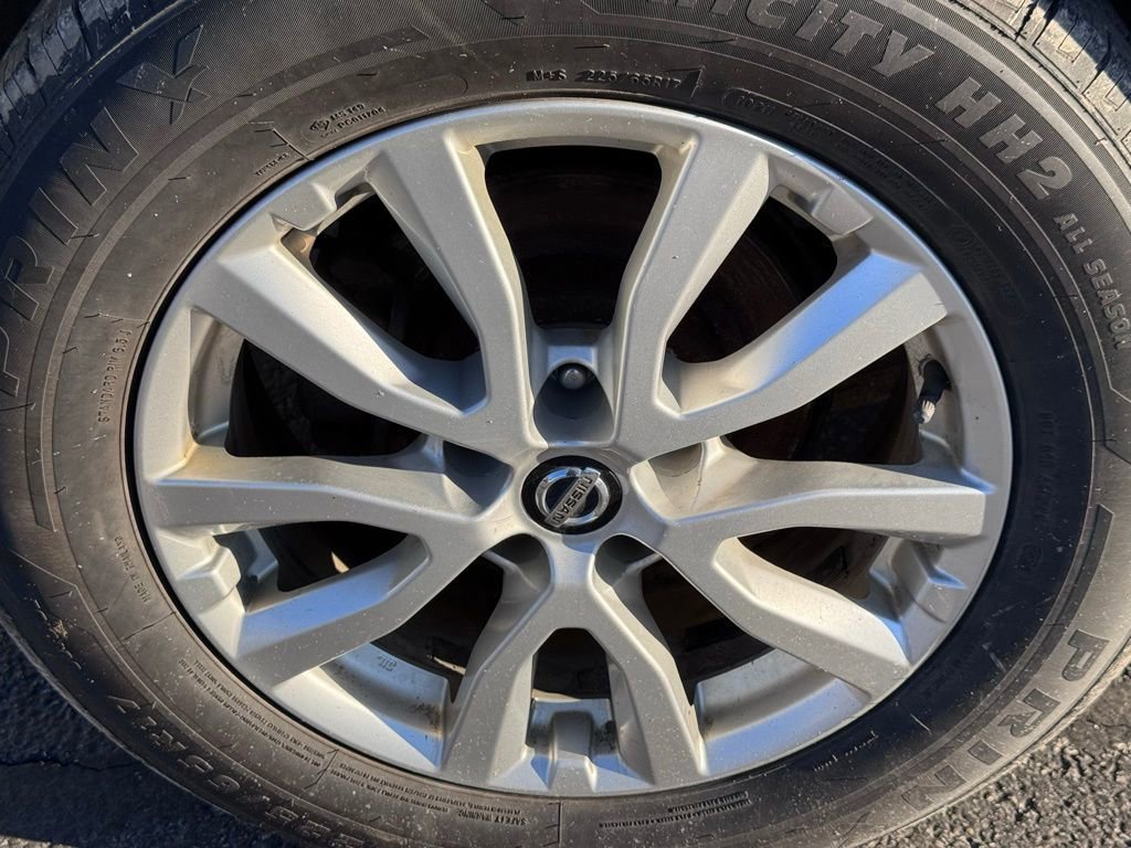 Used 2018 Nissan Rogue SV w/ Premium Package image 26