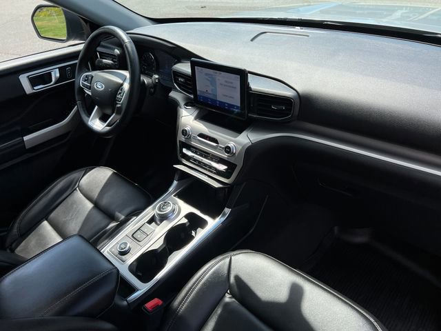 Certified 2022 Ford Explorer XLT w/ Equipment Group 202A AWD/4WD image 40