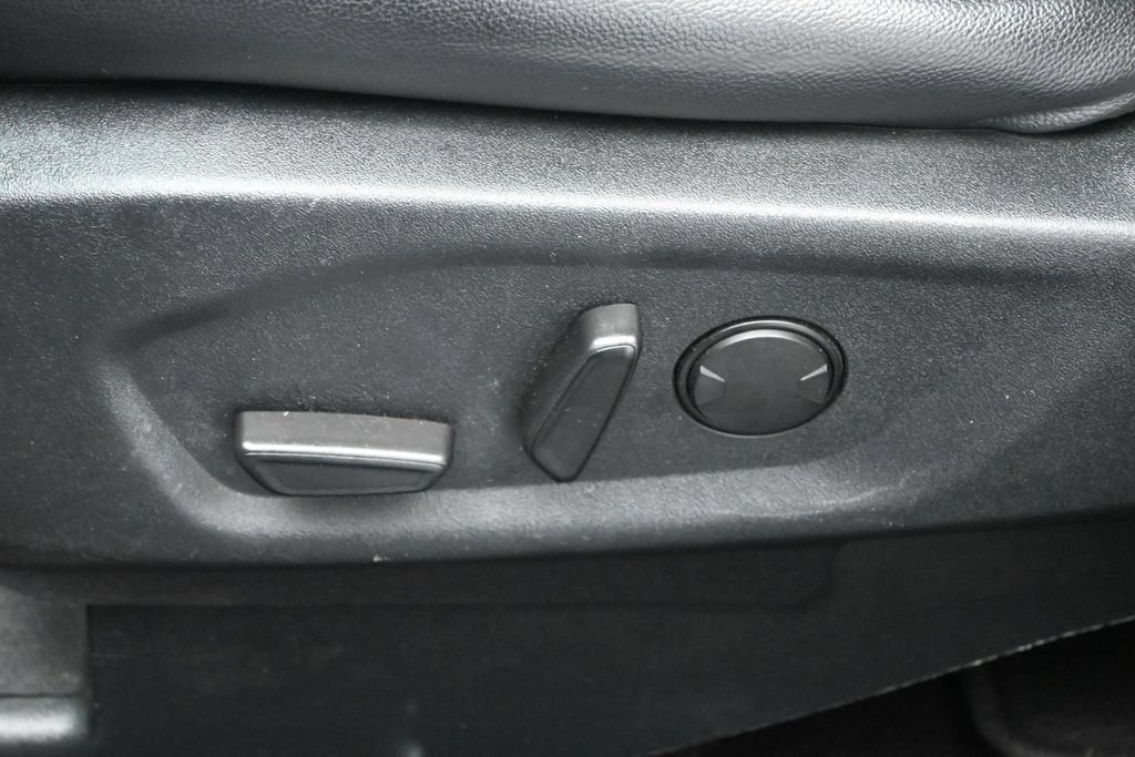 Certified 2019 Ford Explorer XLT w/ Equipment Group 202A FWD image 11