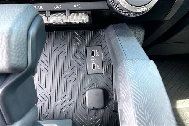 Used 2025 Toyota 4Runner SR5 AWD/4WD image 23