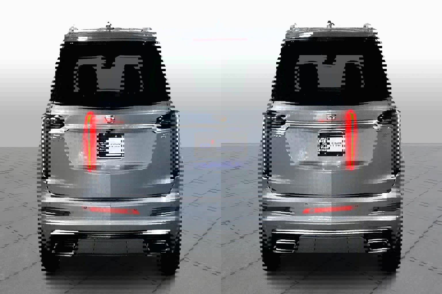 Used 2025 Cadillac XT6 Premium Luxury image 3