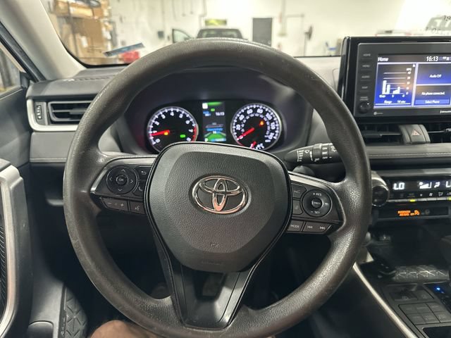 Used 2022 Toyota RAV4 XLE AWD/4WD image 15