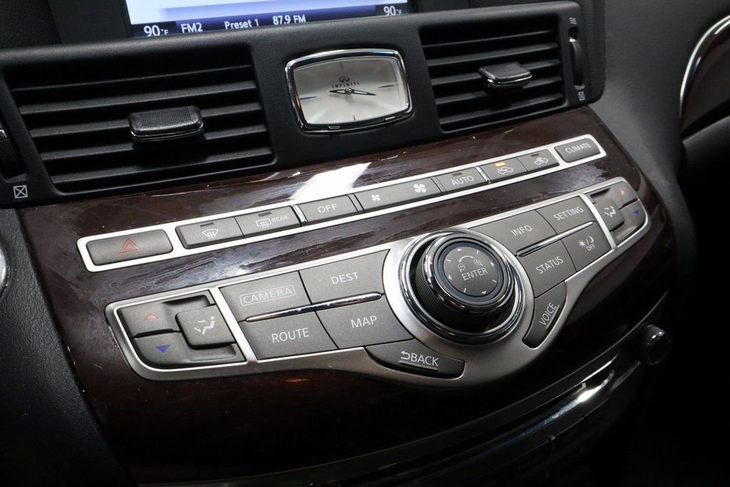 Used 2017 INFINITI Q70 3.7 w/ Technology Package image 32