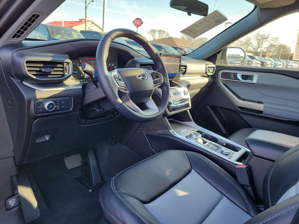 Certified 2022 Ford Explorer XLT w/ Equipment Group 202A image 20