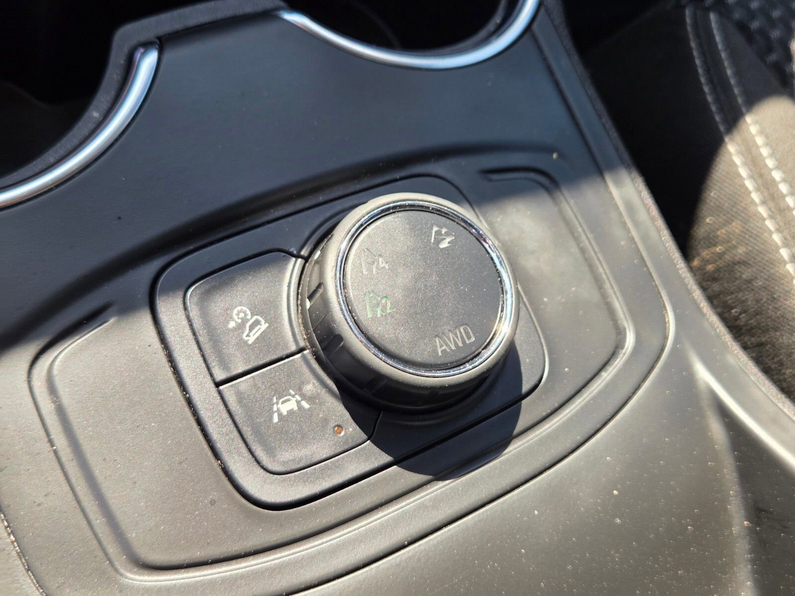 Used 2024 GMC Terrain SLE image 24