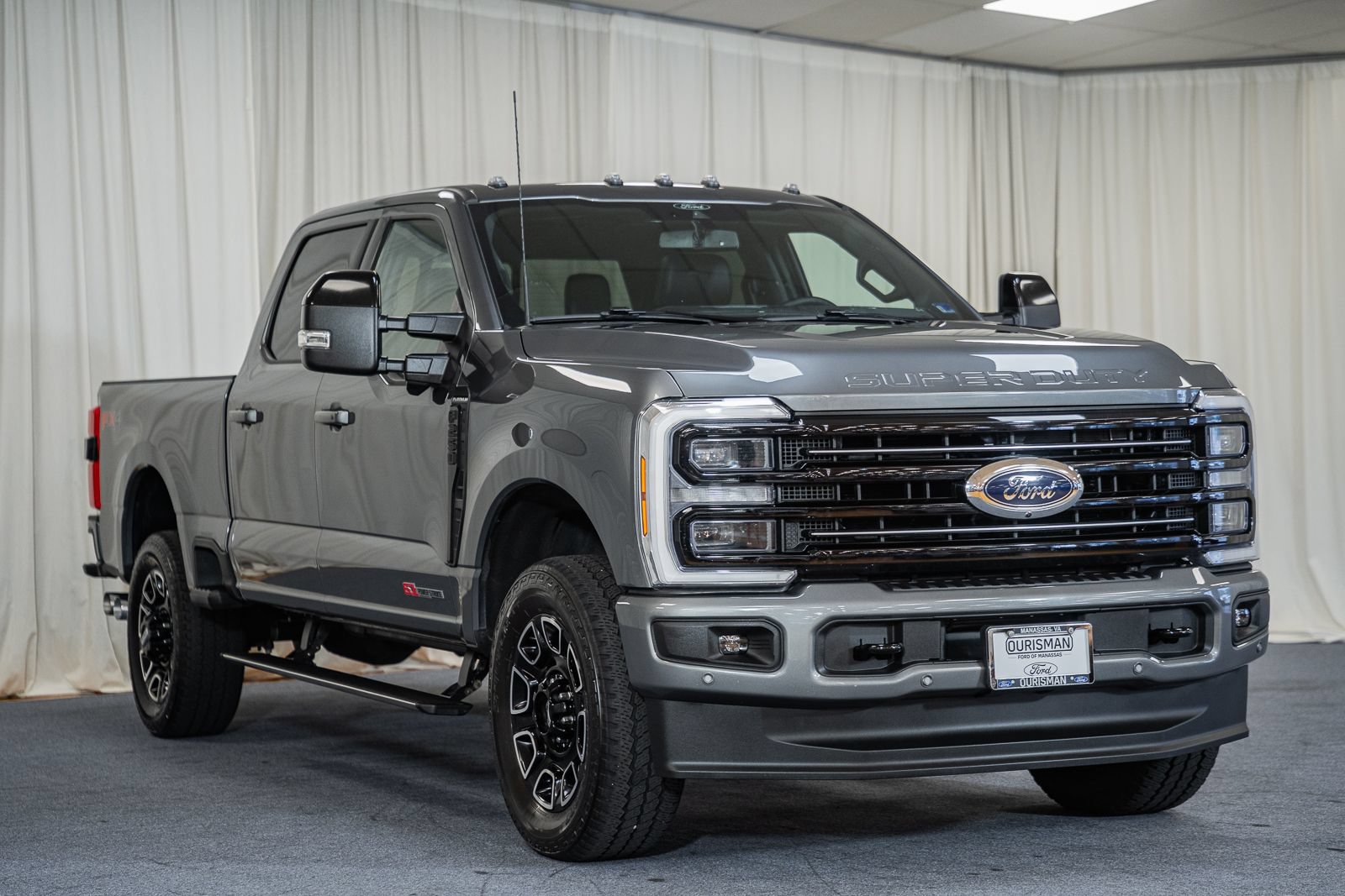Certified 2025 Ford F250 Platinum AWD/4WD image 1
